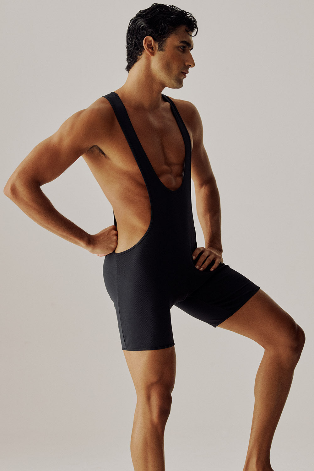 Body cavado canelado preto