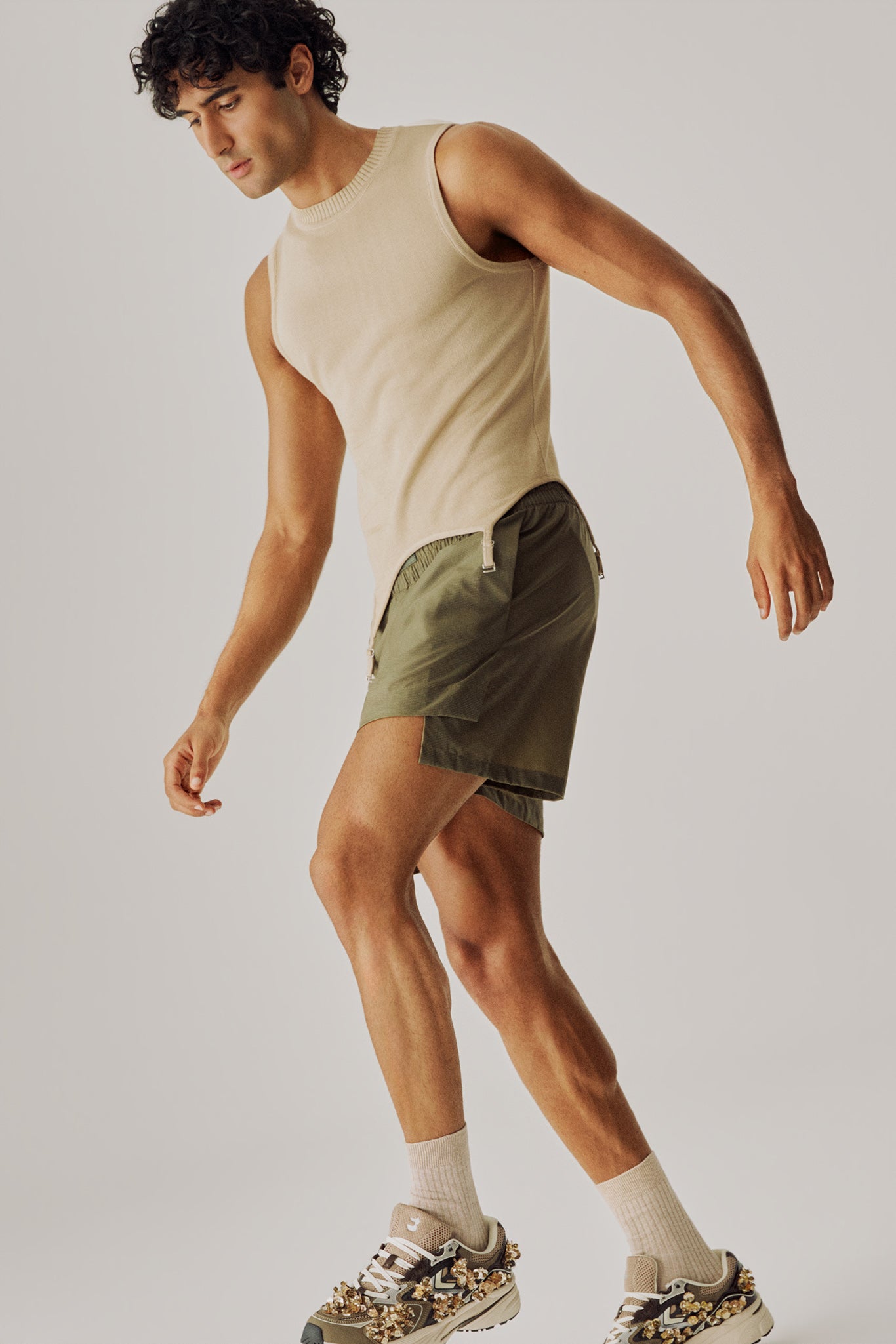 Shorts ultraleve azeitona