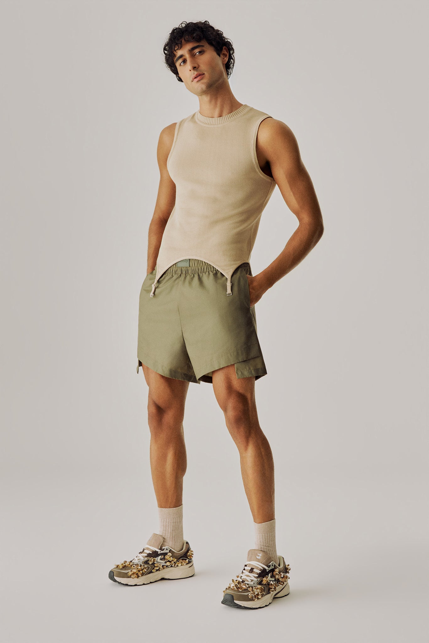 Shorts ultraleve azeitona