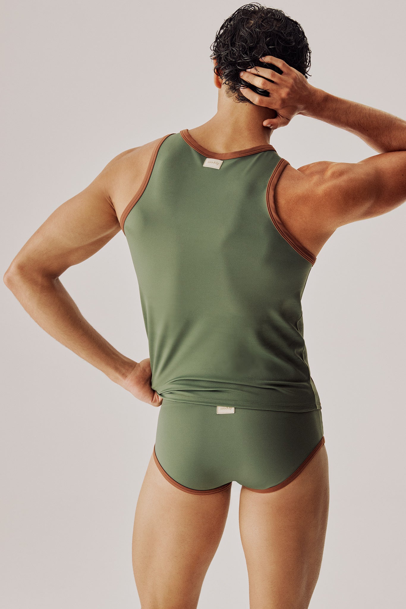 Regata tricolor cerrado